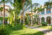 boardwalk-boutique-hotel-aruba-tropical-garden-courtyard.jpg