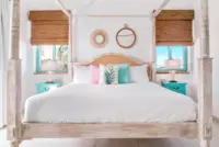 Four poster bed 